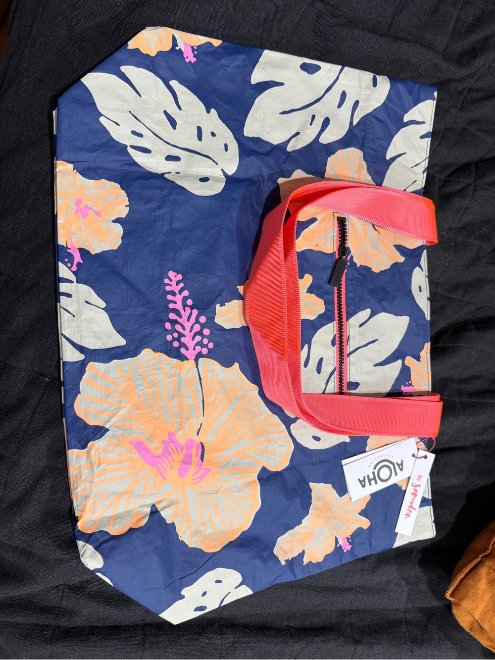 ALOHA Collection bundle!! Day tripper and Travel Dopp Kit bag, current,NWT - Picture 7 of 8